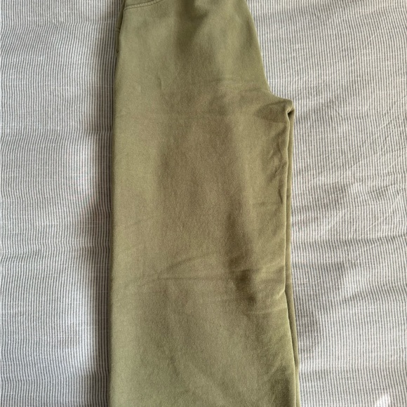 Lululemon Green Capris Pants - Picture 3 of 4